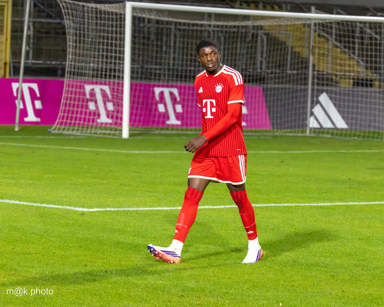FC Bayern Munich football player in a red kit in front of the goal